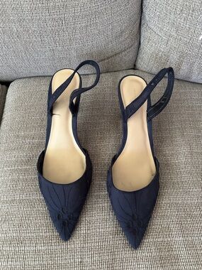 Ann Taylor Navy Pointed Slingback Heels with Floral Stitching